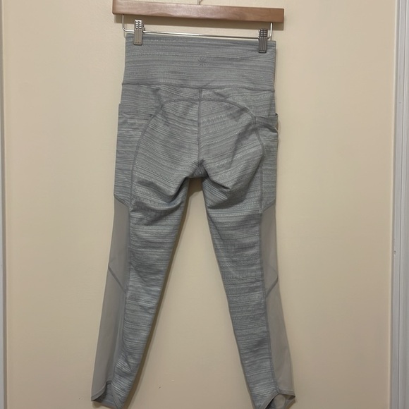 Athleta High Rise Jacquard Mesh Chat to Town Capri leggings - Picture 8 of 14